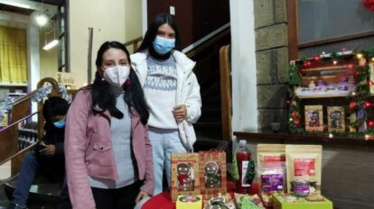 Feria Mondo con productos artesanales
