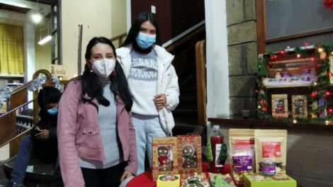 Feria Mondo con productos artesanales