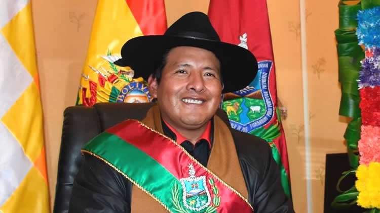 Santos Quispe imputado por uso indebido de bienes y nombramientos ilegales
