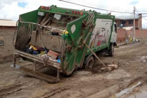 Camión de EMAO no puede ingresar a zonas altas por lluvias