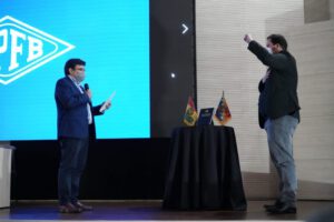 Armin Dorgathen es posesionado como nuevo presidente de YPFB
