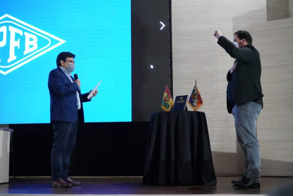 Armin Dorgathen es posesionado como nuevo presidente de YPFB