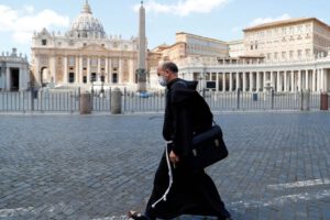 Vaticano salario vacunación Covid-19
