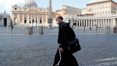 Vaticano salario vacunación Covid-19