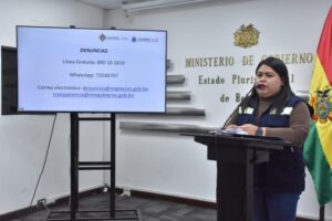 Funcionario de Migración denunciado por cobros irregulares