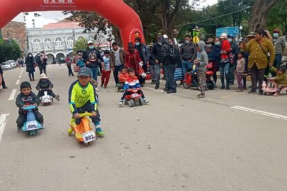 Competencia de cochecitos sin motor promoviendo el cuidado del medio ambiente