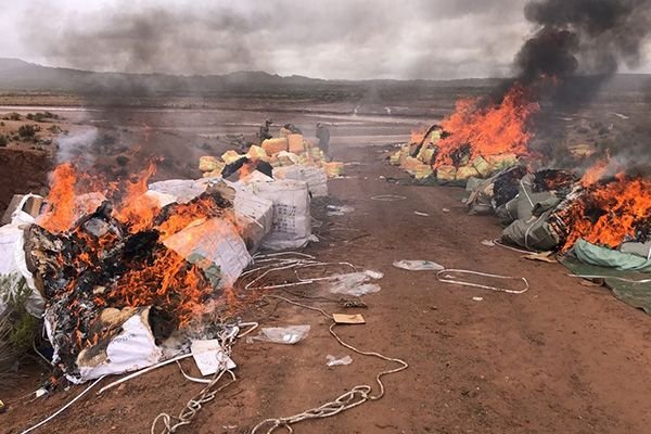 Contrabando en Tambo Quemado incinerado por el Comando Estratégico Operacional