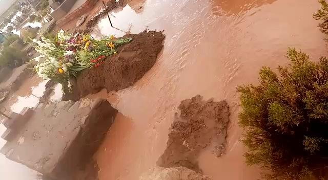 Intensas lluvias en Salinas causan estragos en el cementerio de Villa Esperanza