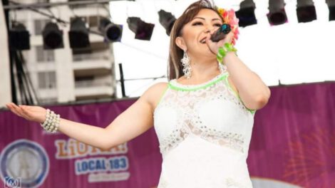 Cantante orureña Rosario Arce gana premio como mejor artista femenina en Canadá