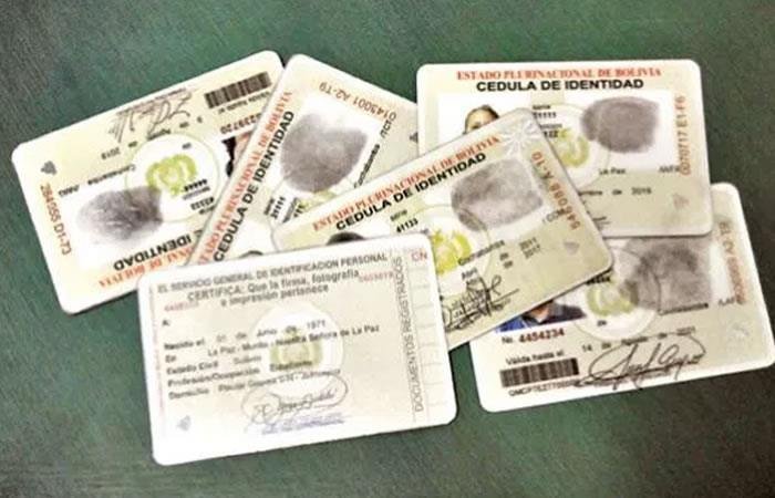 Mujer con doble identidad investigada por cobrar bonos del Gobierno