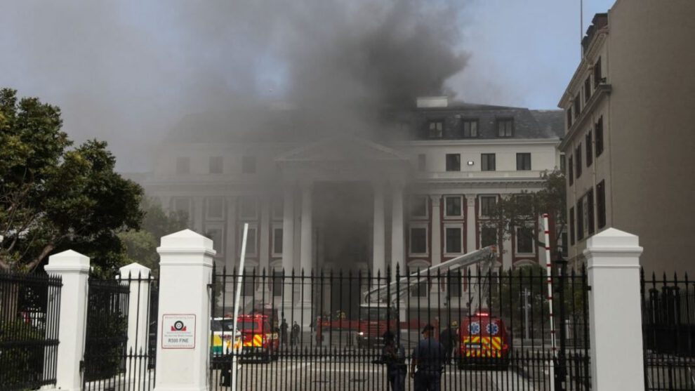 Incendio en el Parlamento de la ciudad del Cabo