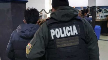 Aprehenden a una persona que pretendía realizar trámites con carnet de vacunación falso