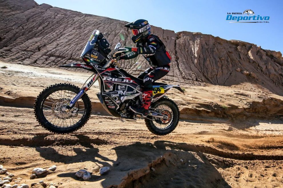 El piloto boliviano Daniel Nosiglia en plena competencia durante el Rally Dakar