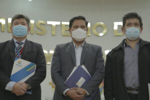 Cajas de salud vacunarán también a personas no aseguradas