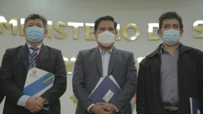 Cajas de salud vacunarán también a personas no aseguradas