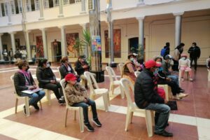 Fila para la vacunación contra el Covid-19 en Oruro
