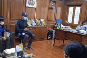 Ministro de Salud Jeyson Auza y dirigente Álvaro Chuquimia
