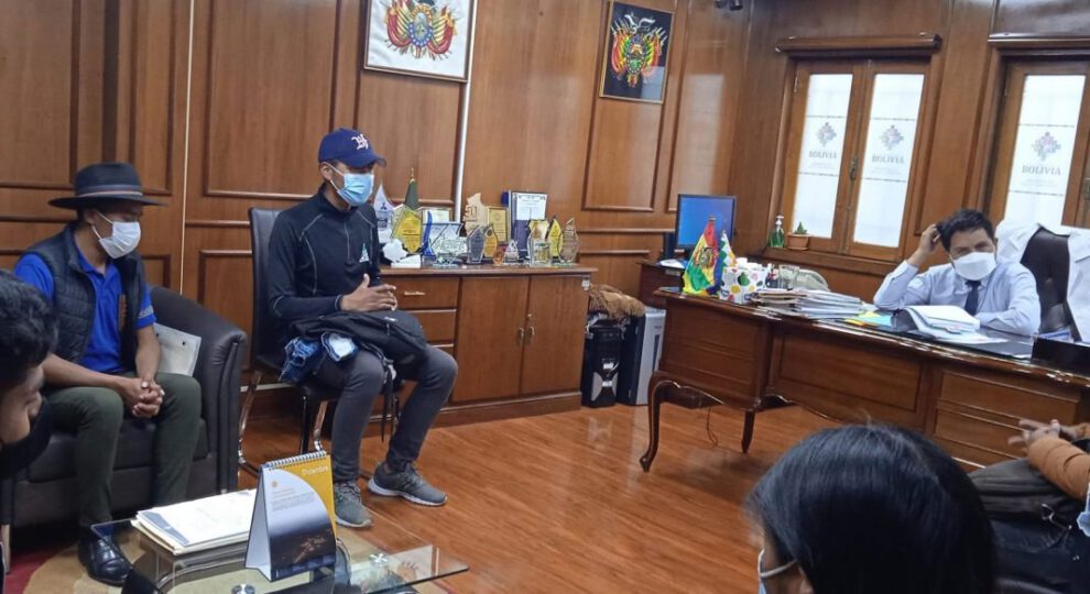 Ministro de Salud Jeyson Auza y dirigente Álvaro Chuquimia