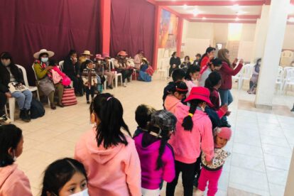 Morenada Zona Norte agasajó a los niños en la fiesta de Reyes