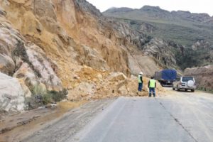 Carretera Oruro-Cochabamba registró al menos nueve derrumbes