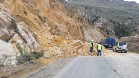 Carretera Oruro-Cochabamba registró al menos nueve derrumbes