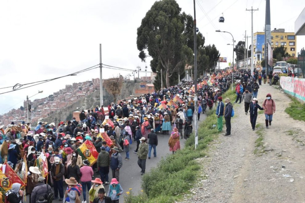Sectores de El Alto marchan contra el carnet de vacuna anticovid