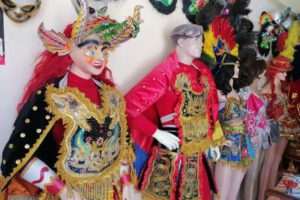 Bordadores no pierden la esperanza de que se realice el Carnaval de Oruro