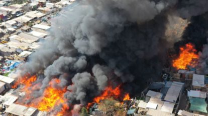 Incendio en Iquique destruyó al menos 100 casas