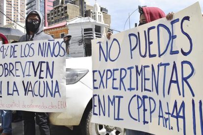 Protesta contra carnet de vacuna anticovid frente al Ministerio de Salud