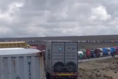 Transportistas bolivianos en frontera con Chile