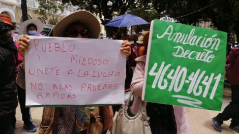 Rechazo a decretos de vacunación en Oruro
