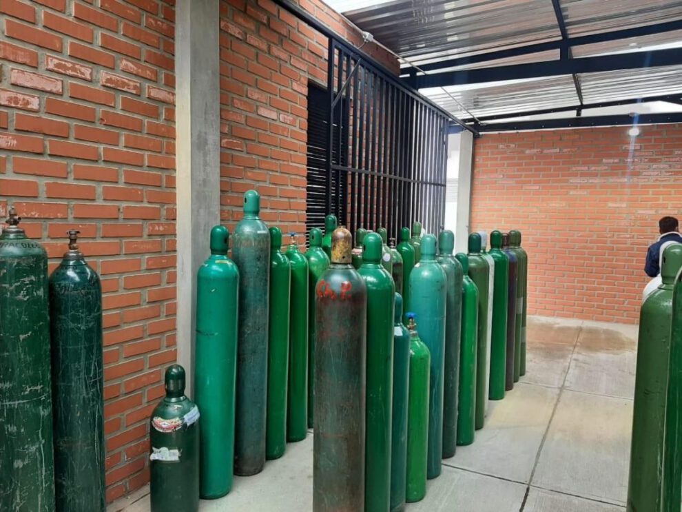 Cilindros de oxígeno gratuito entregados por el Hospital General