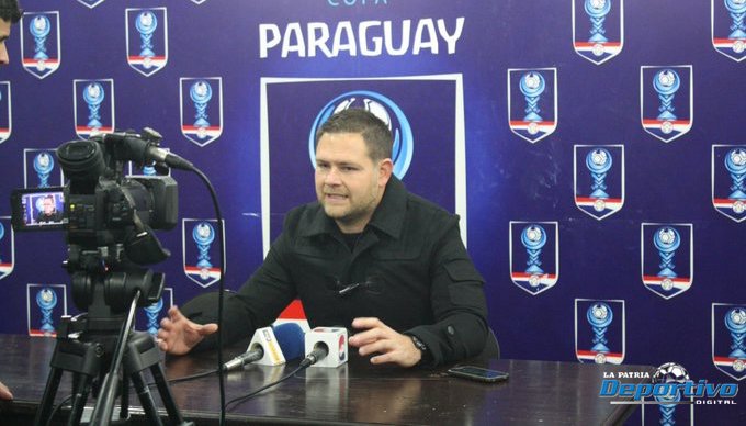 Daniel Farrar dirige a Real Santa Cruz en el campeonato 2022