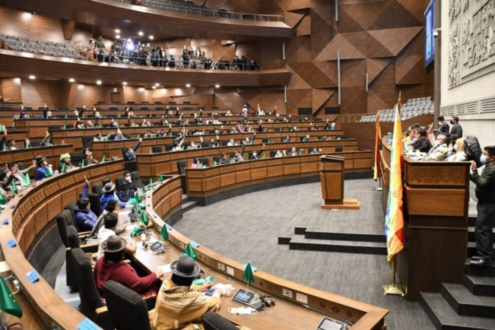 Covid-19 en diputados y senadores en Bolivia