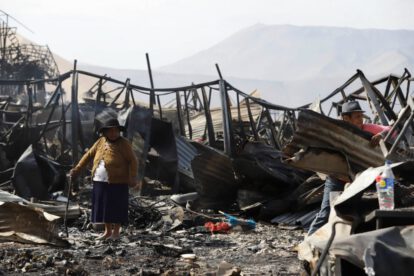 Bolivianos afectados por el incendio en Iquique reciben ayuda humanitaria
