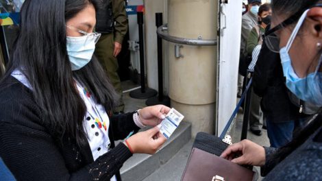 Gobierno ratifica que el 27 de enero retorna el control de carnet de vacuna