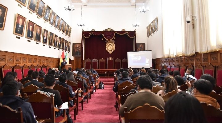 Informe sobre el sistema judicial de Bolivia y su interferencia política