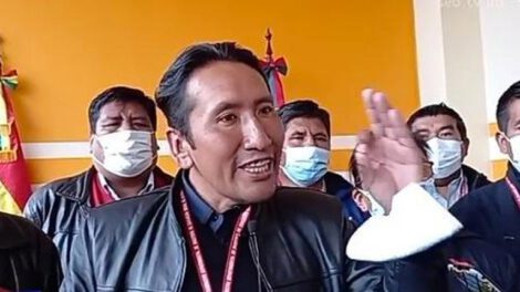 Activista antivacuna Rudy Callisaya denuncia persecución del Gobierno
