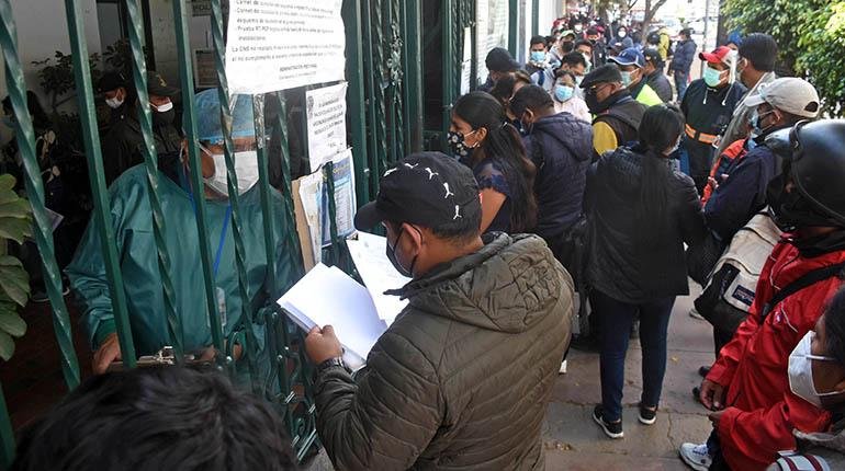Colapso del sistema de salud en Cochabamba por pruebas de Covid-19