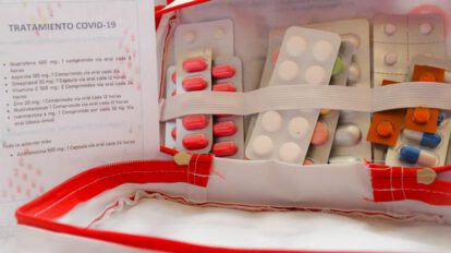 Kits de medicamentos contra el covid-19 entregados a la prensa orureña
