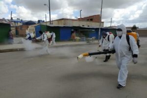 fumigación de mercados para detener la cadena de contagios de Covid-19