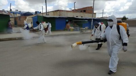 fumigación de mercados para detener la cadena de contagios de Covid-19