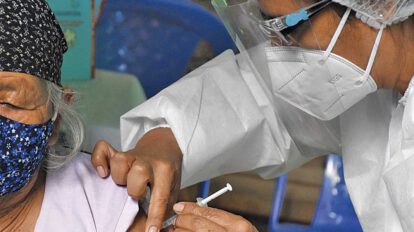 Vacunas anticovid en comunidad orureña