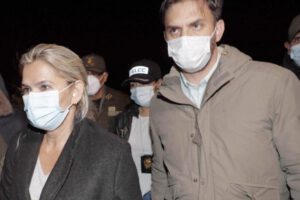 Jeanine Añez denuncia doble moral del ministro Del Castillo