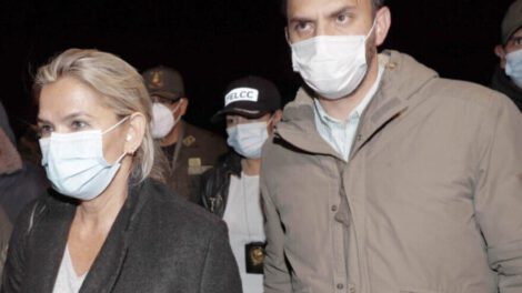 Jeanine Añez denuncia doble moral del ministro Del Castillo
