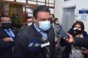 Luis Revilla se presenta ante la Fiscalía de La Paz