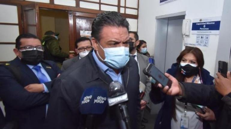 Luis Revilla se presenta ante la Fiscalía de La Paz