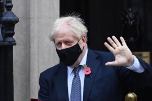 Inglaterra suspenderá restricciones Covid-19