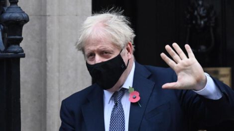 Inglaterra suspenderá restricciones Covid-19