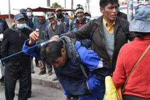 Agresión a trabajadores de la prensa por grupos antivacunas